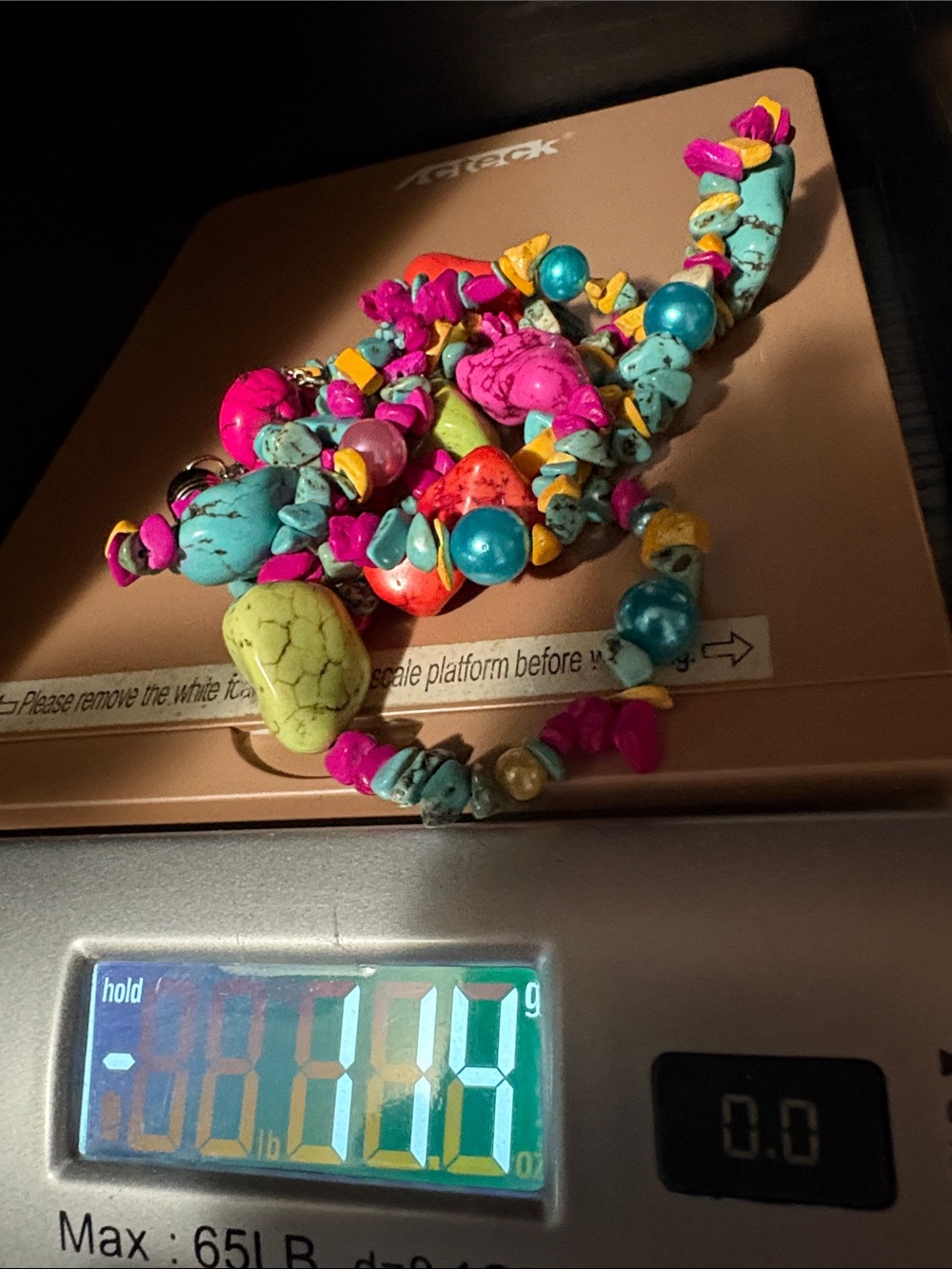 VINTAGE MULTICOLORED HOWLITE AND DYED STONE CHUNKY 18 - 21" NECKLACE - Picture 9 of 10